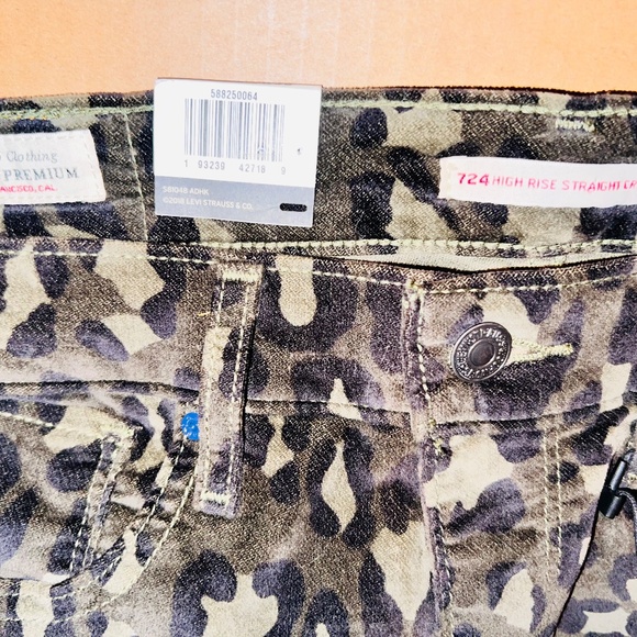 👖Levi's Sculpt 724 High Rise Cropped Velvet 'Jeans' | Size 30W (10) | NWT | $40 - Picture 4 of 8